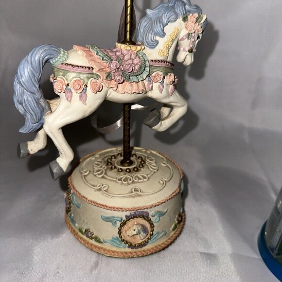 LOT OF VINTAGE MUSIC BOXES TOYO SINGED S, L AND SNOW GLOBES CHRISTMAS UNICORN - Picture 3 of 10